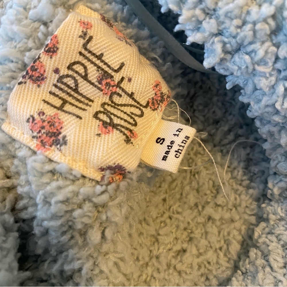 ᕼᎥᑭᑭᎥᗴ 🌹 Sweater - Picture 2 of 3